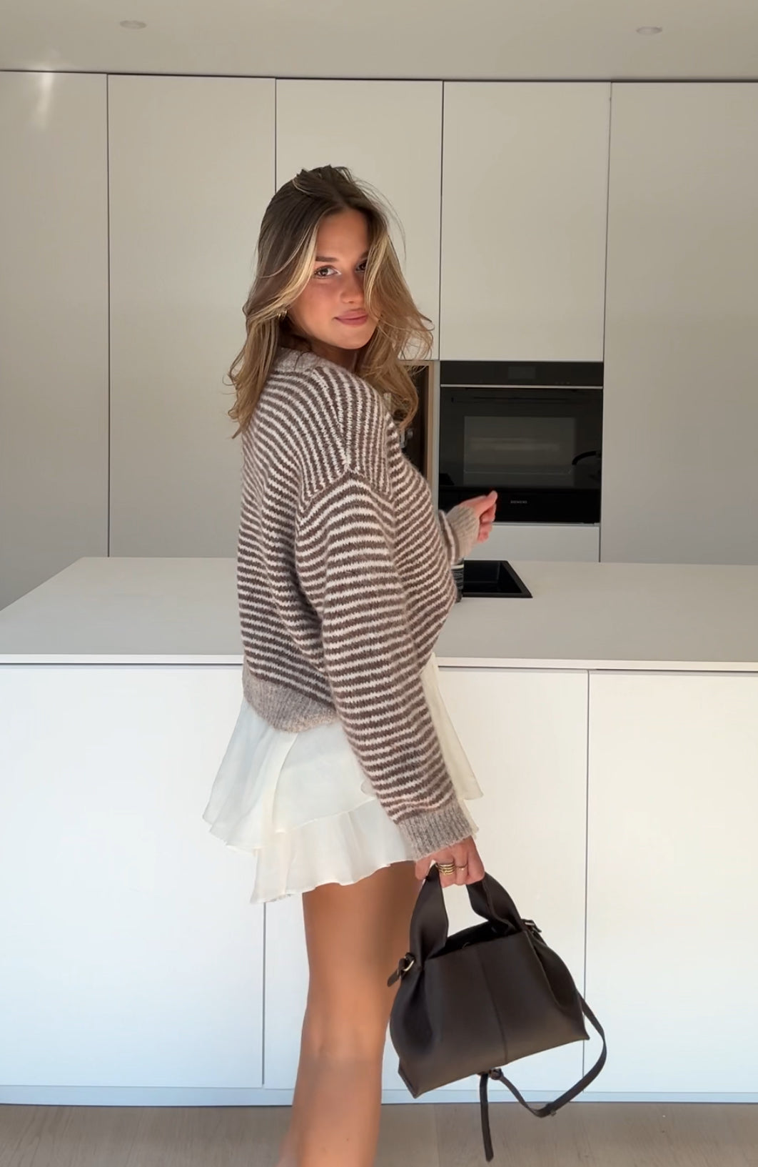 CARDIGAN SUAVE A RAYAS CANELA