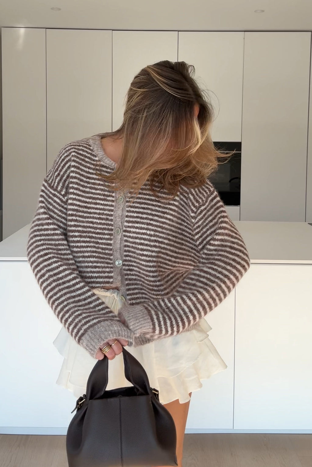 CARDIGAN SUAVE A RAYAS CANELA