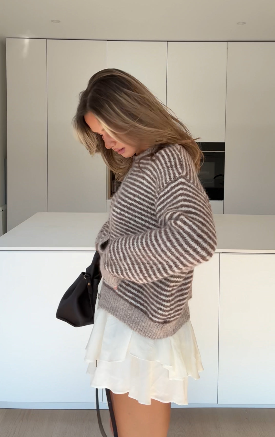 CARDIGAN SUAVE A RAYAS CANELA